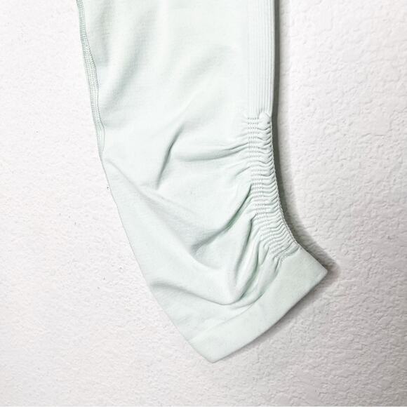Lululemon Ebb to Street Crop Leggings in Polar Ice 4 Capri - Picture 10 of 12